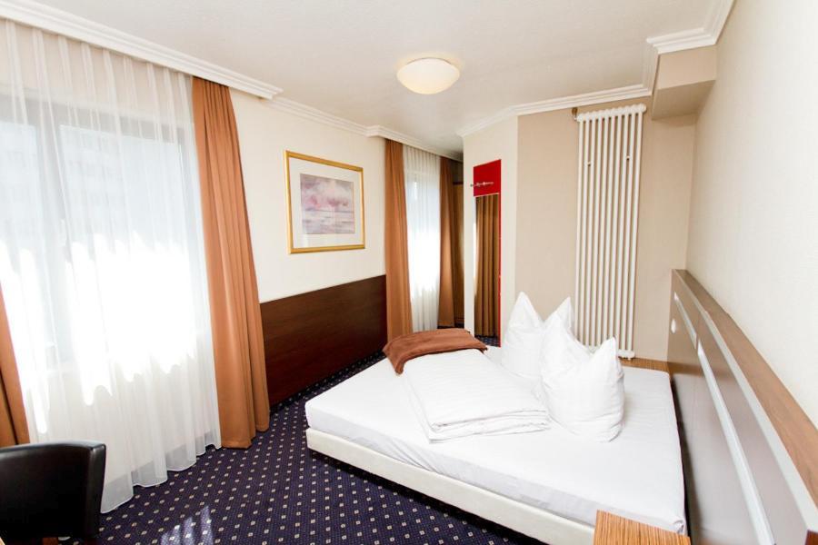 Hotel Tourist Fráncfort del Meno Habitación foto